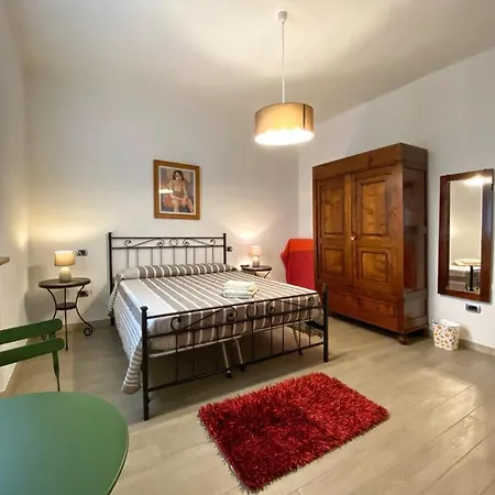 Lunetia לינה וארוחת בוקר קסטלנואובו מגרה