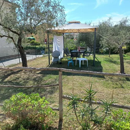 לינה וארוחת בוקר Lunetia קסטלנואובו מגרה